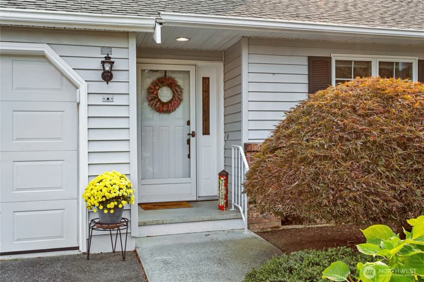 Property photo for 1843 Main Street #b2, Lynden photo 2