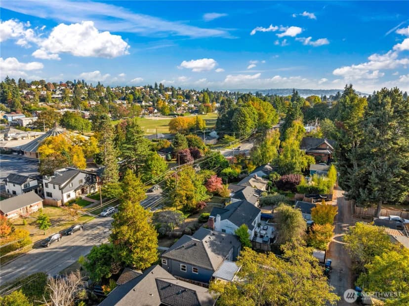 Property photo for 3031 34th Avenue W, Seattle photo 18