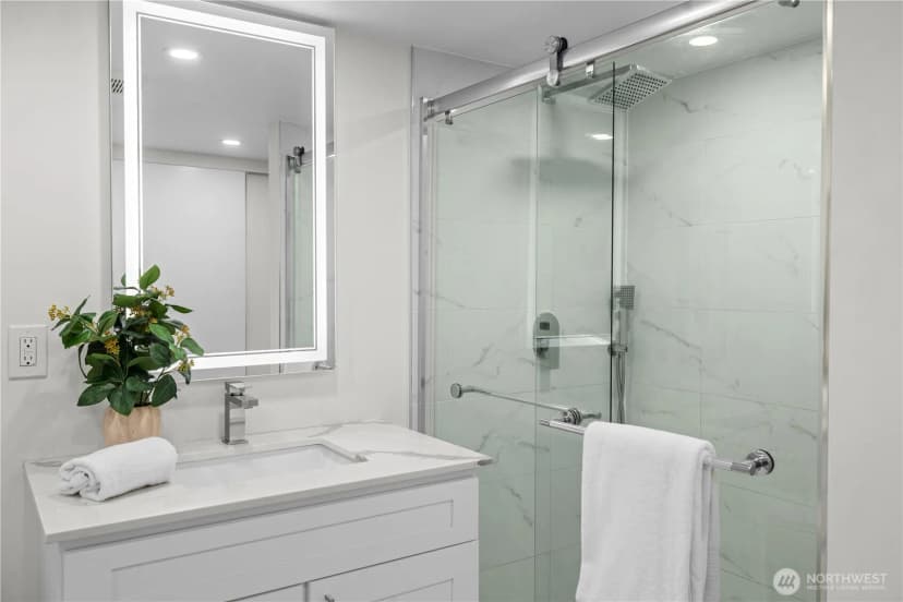 Property photo for 3031 34th Avenue W, Seattle photo 16