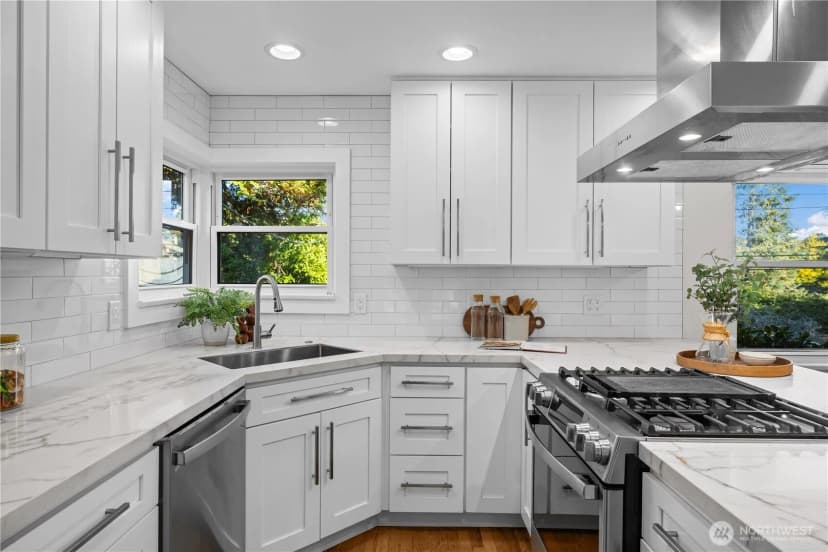 Property photo for 3031 34th Avenue W, Seattle photo 6