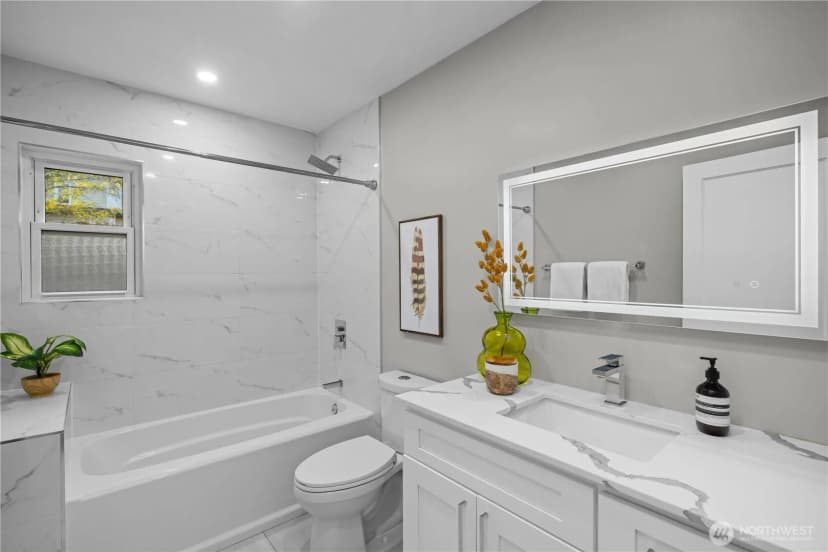 Property photo for 3031 34th Avenue W, Seattle photo 12