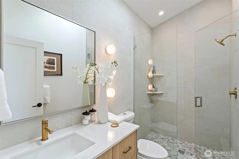 Property photo for 8005 25th Avenue Ne, Seattle photo 22