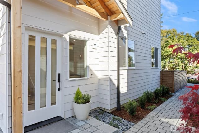 Property photo for 8005 25th Avenue Ne, Seattle photo 3