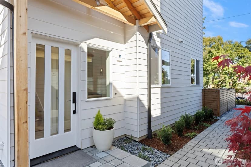 Property photo for 8005 25th Avenue Ne, Seattle photo 3