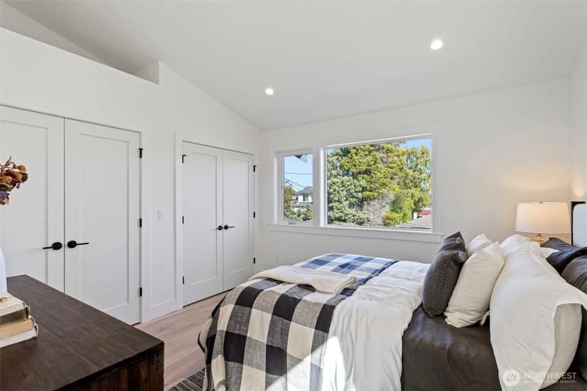 Property photo for 8005 25th Avenue Ne, Seattle photo 20