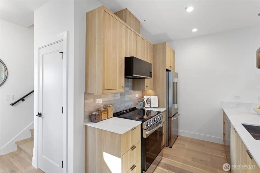 Property photo for 8005 25th Avenue Ne, Seattle photo 4