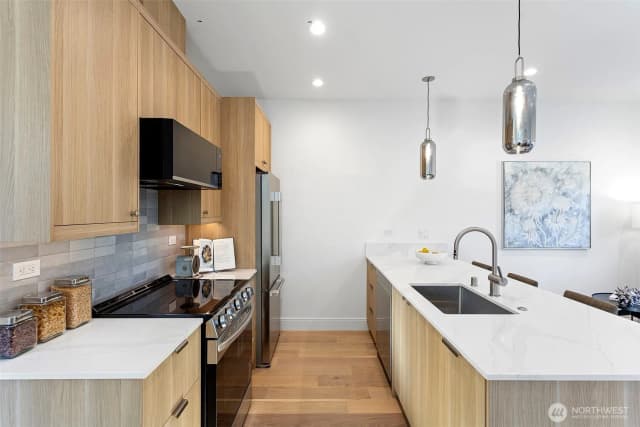 Property photo for 8005 25th Avenue Ne, Seattle photo 5