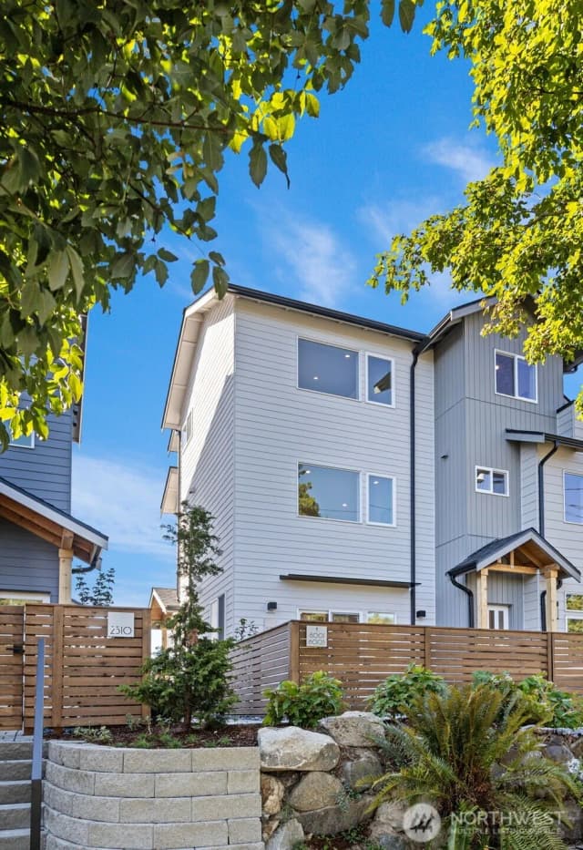 Property photo for 8005 25th Avenue Ne, Seattle photo 2