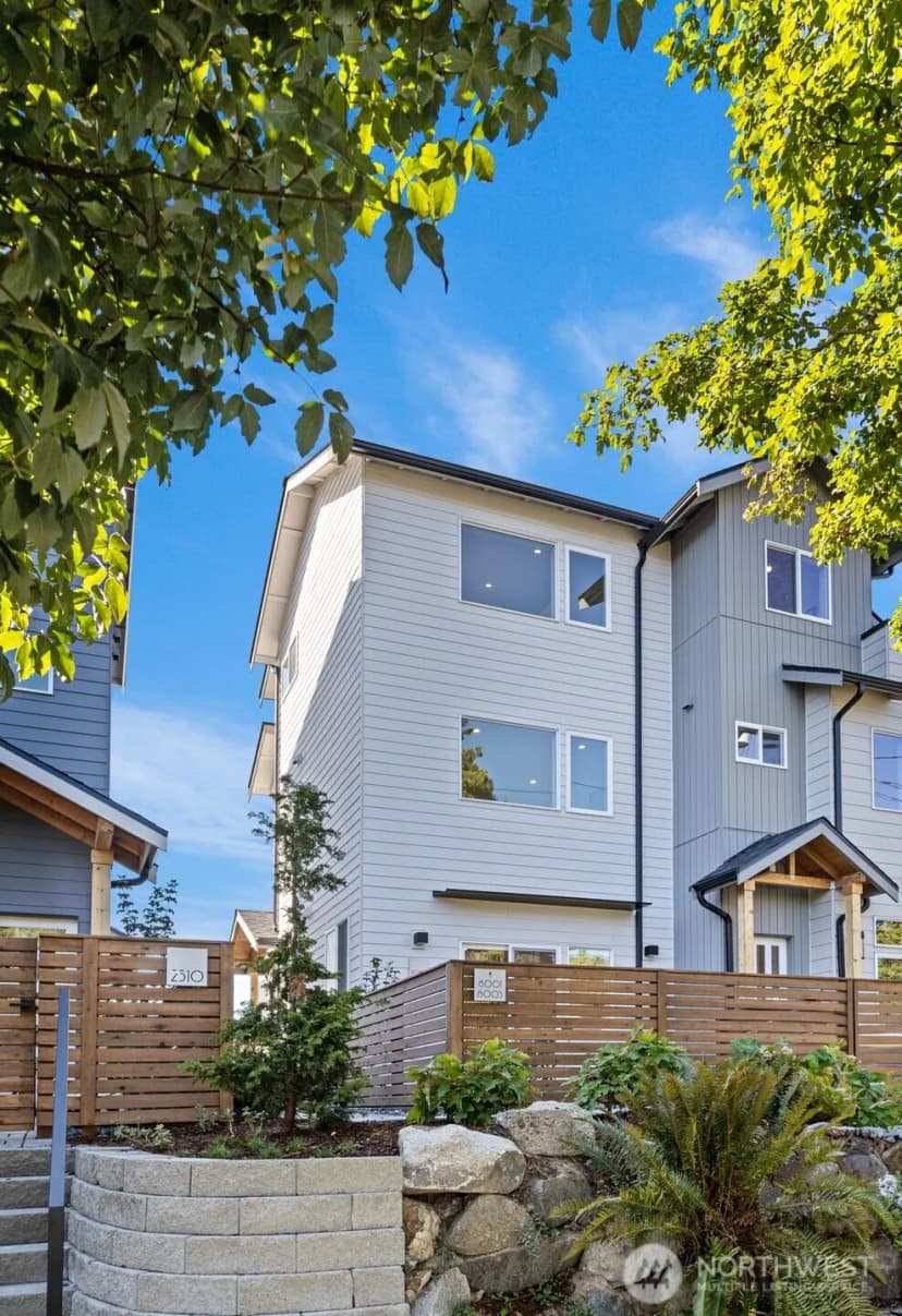 Property photo for 8005 25th Avenue Ne, Seattle photo 2
