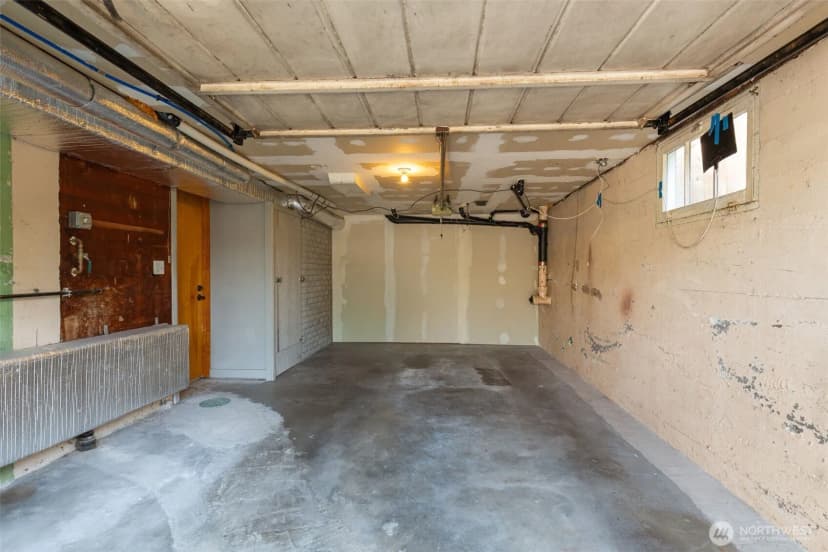 Property photo for 10422 20th Ave Ne, Seattle photo 36