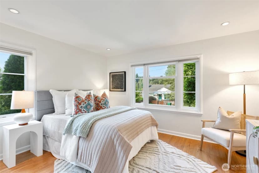 Property photo for 10422 20th Ave Ne, Seattle photo 21
