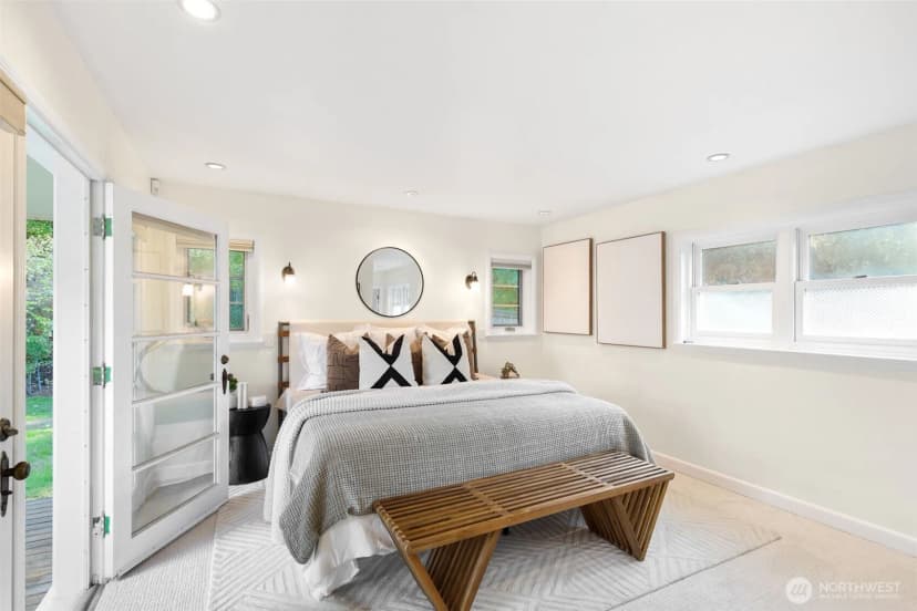 Property photo for 10422 20th Ave Ne, Seattle photo 17
