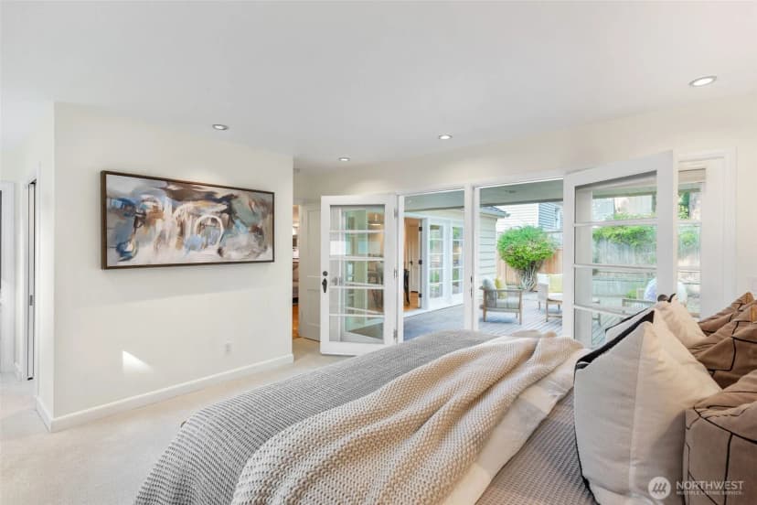 Property photo for 10422 20th Ave Ne, Seattle photo 15