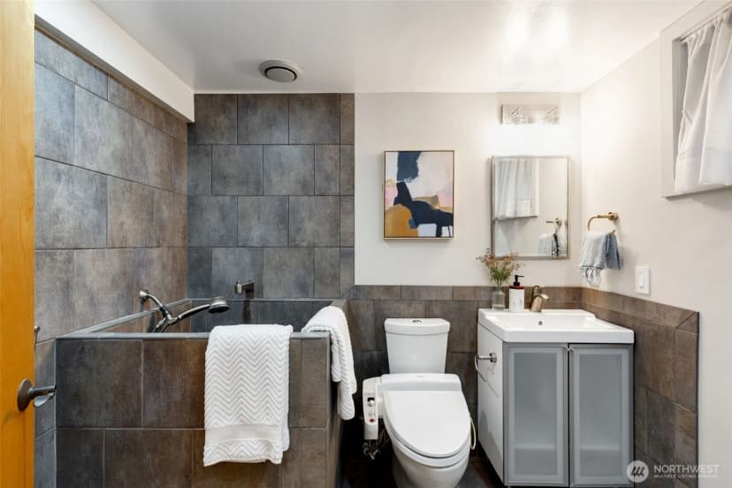 Property photo for 10422 20th Ave Ne, Seattle photo 29