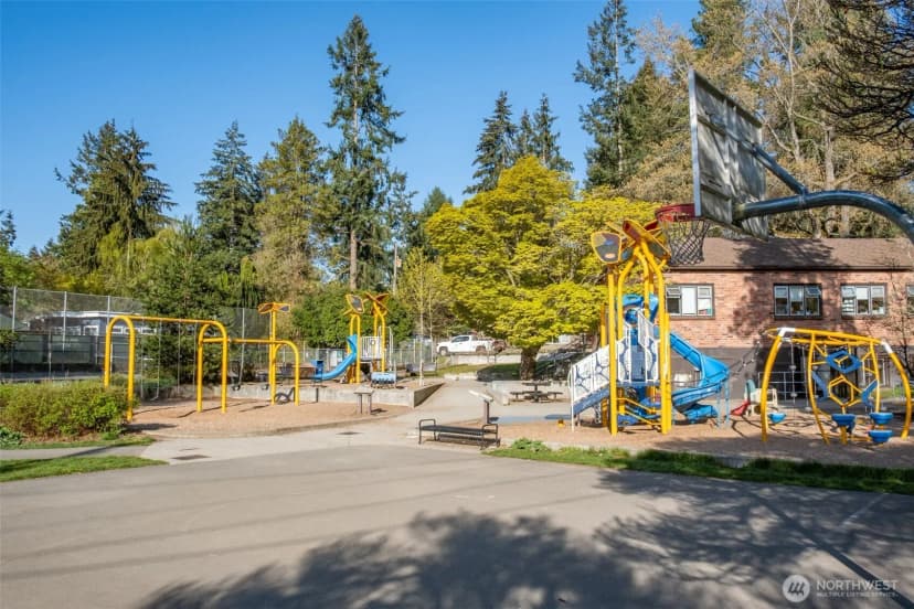 Property photo for 10422 20th Ave Ne, Seattle photo 37