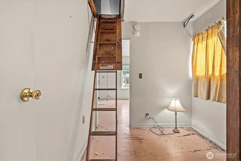 Property photo for 10217 12th Avenue Ne, Seattle photo 10