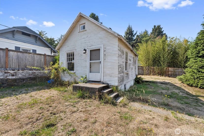 Property photo for 10217 12th Avenue Ne, Seattle photo 15