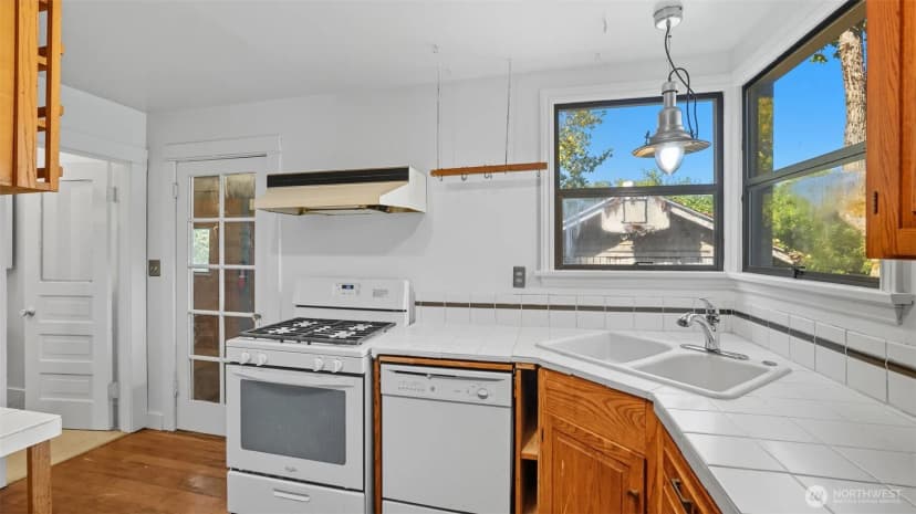 Property photo for 4115 50th Avenue S, Seattle photo 12