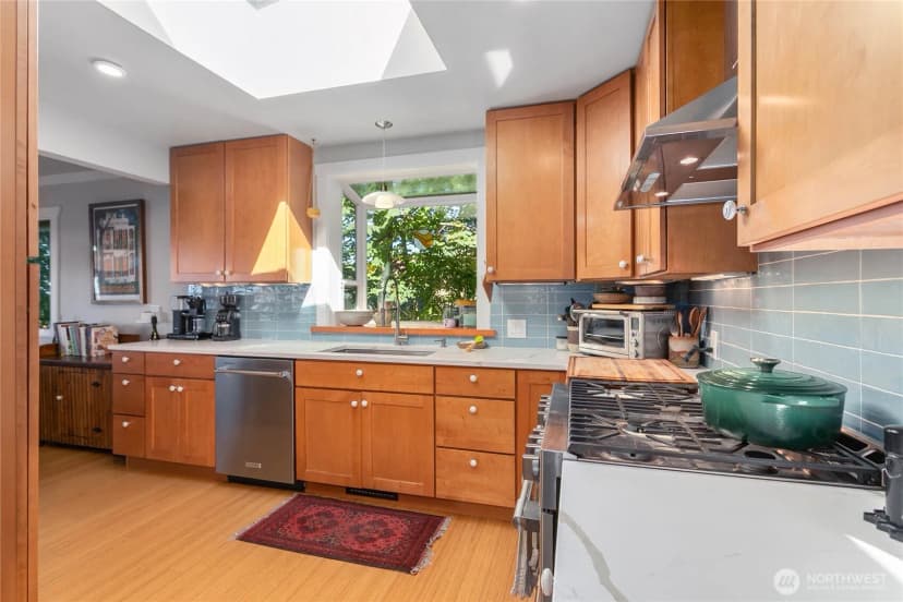 Property photo for 127 S Garden Terrace, Bellingham photo 19