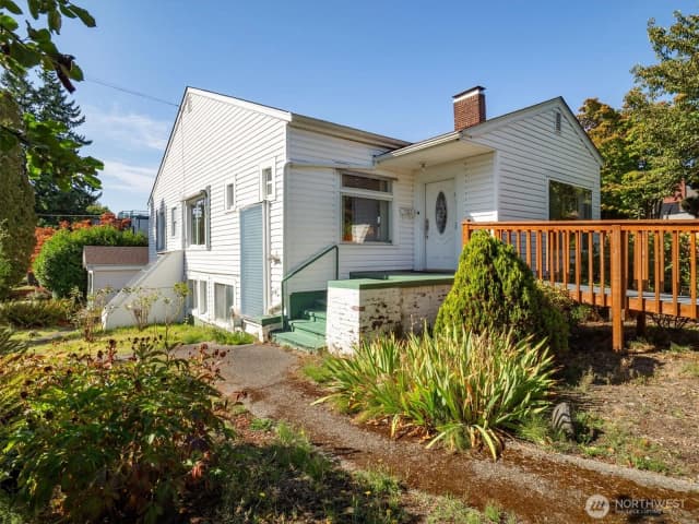 Property photo for 7003 40th Avenue Ne, Seattle photo 2
