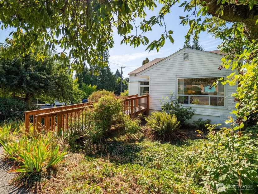 Property photo for 7003 40th Avenue Ne, Seattle photo 3