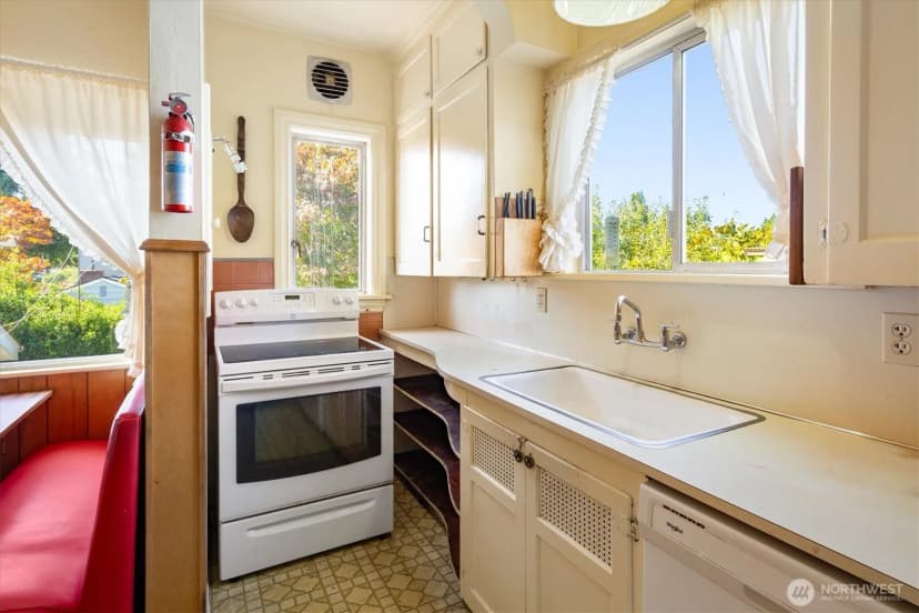 Property photo for 7003 40th Avenue Ne, Seattle photo 14