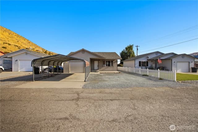 Property photo for 122 Kelly Street, Pateros photo 2