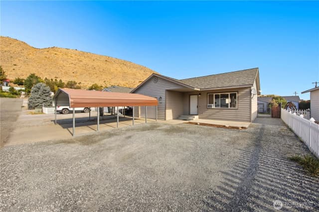 Property photo for 122 Kelly Street, Pateros