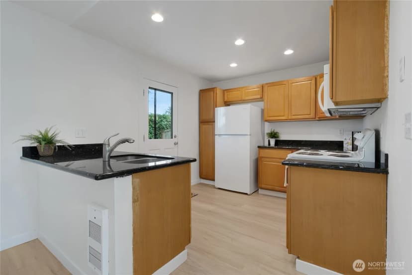 Property photo for 5049 38th Street Ne, Tacoma photo 6