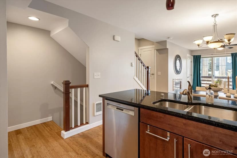 Property photo for 9220 16th Avenue Sw #b, Seattle photo 15