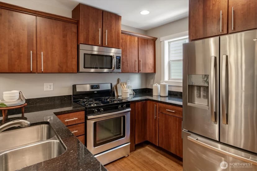 Property photo for 9220 16th Avenue Sw #b, Seattle photo 14