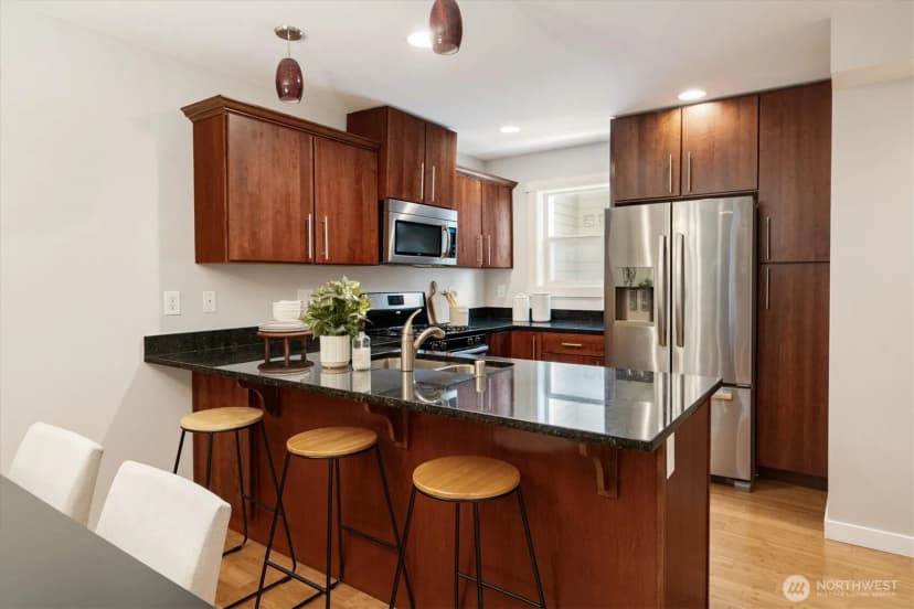 Property photo for 9220 16th Avenue Sw #b, Seattle photo 11