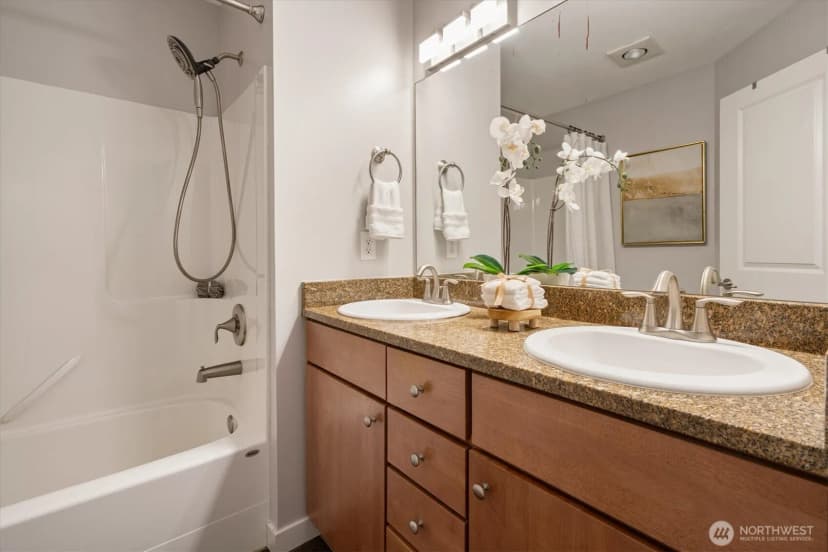 Property photo for 9220 16th Avenue Sw #b, Seattle photo 19