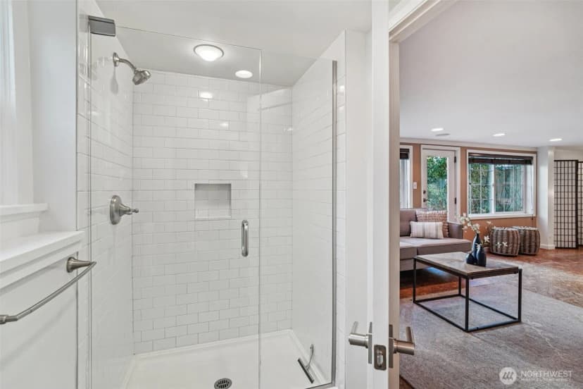 Property photo for 7016 34th Avenue Ne, Seattle photo 18