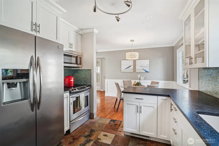 Property photo for 7016 34th Avenue Ne, Seattle photo 9