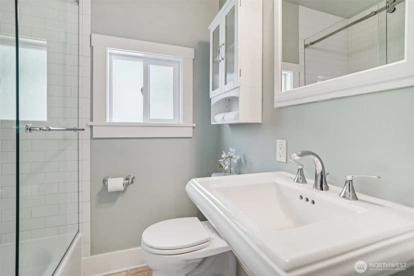 Property photo for 7016 34th Avenue Ne, Seattle photo 12
