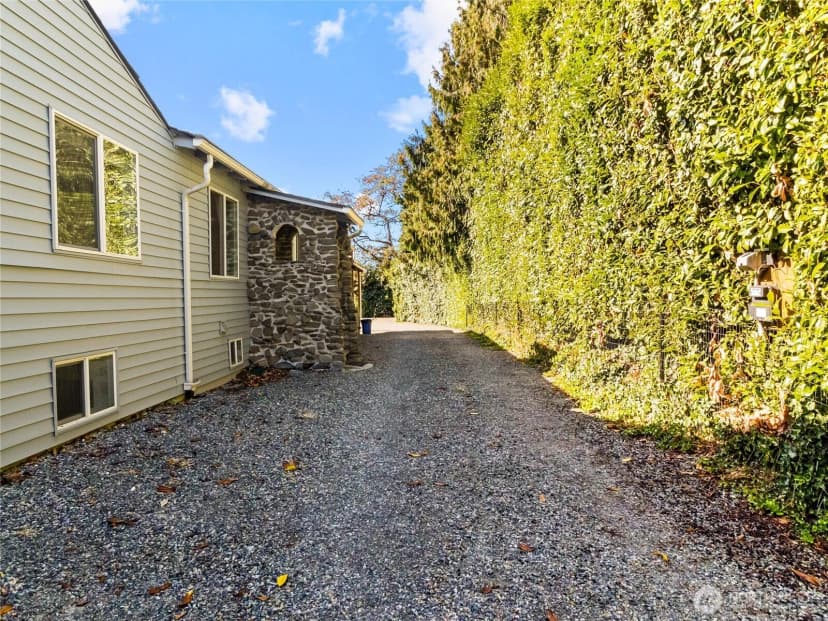 Property photo for 16035 42nd Avenue S, Sea Tac photo 4