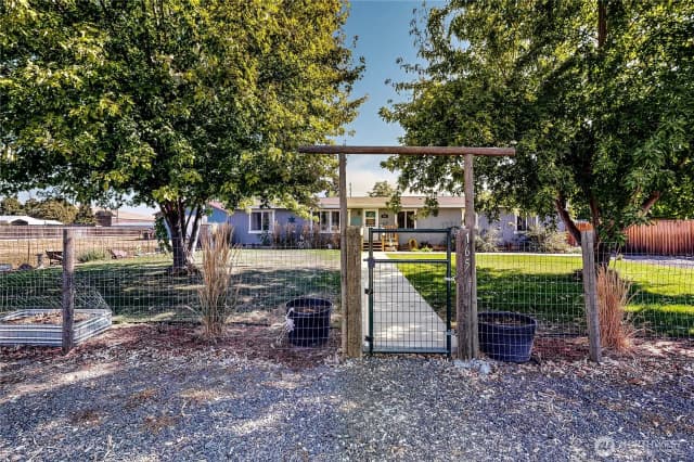 Property photo for 165 Harmon Street, Waitsburg