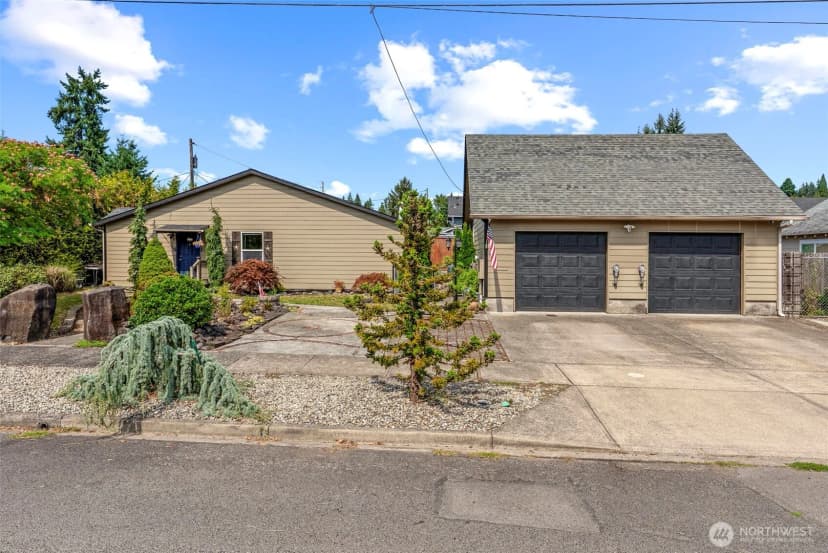 Property photo for 800 N 10th Avenue, Kelso