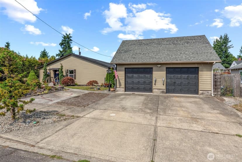 Property photo for 800 N 10th Avenue, Kelso photo 2