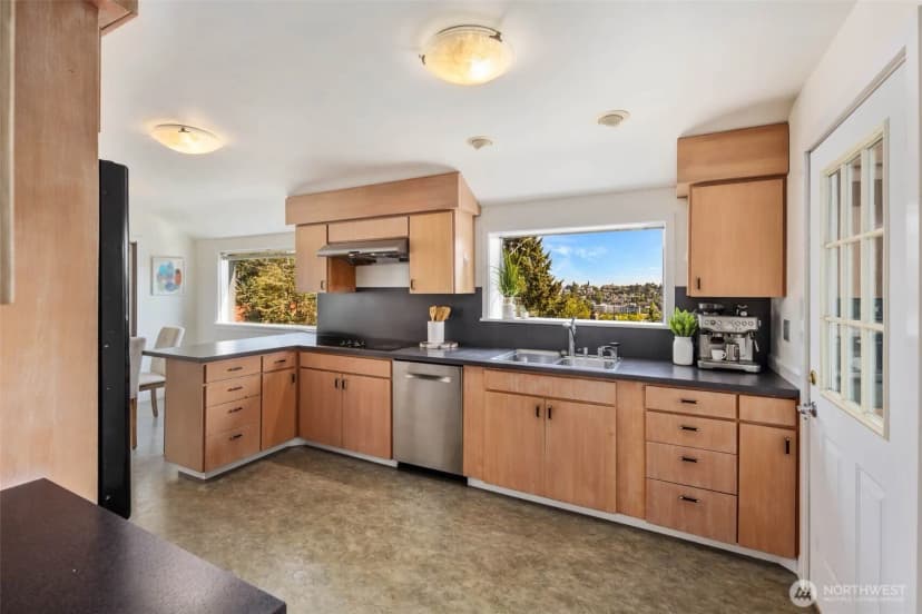 Property photo for 3205 25th Avenue W, Seattle photo 8