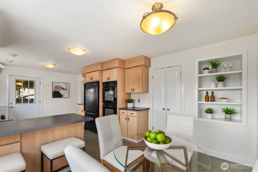 Property photo for 3205 25th Avenue W, Seattle photo 13