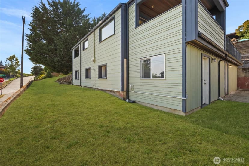 Property photo for 3205 25th Avenue W, Seattle photo 36