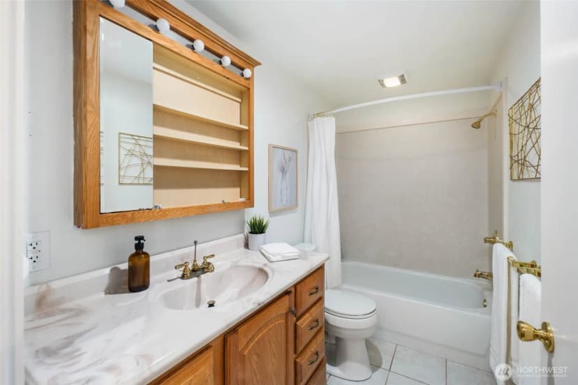 Property photo for 3205 25th Avenue W, Seattle photo 24