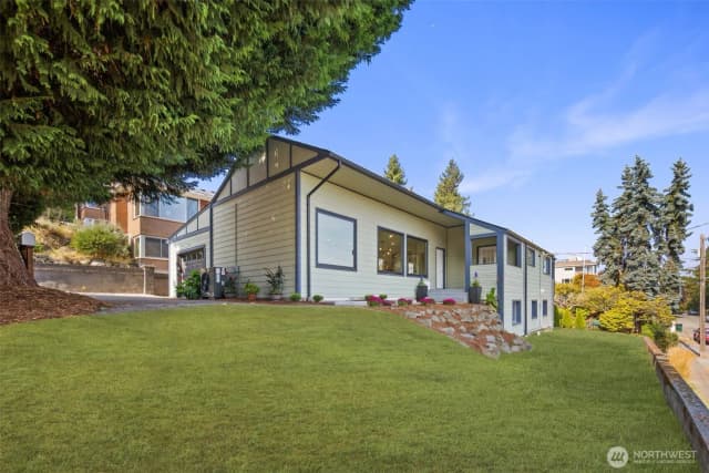 Property photo for 3205 25th Avenue W, Seattle