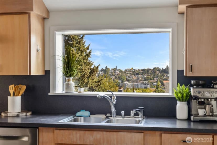 Property photo for 3205 25th Avenue W, Seattle photo 9