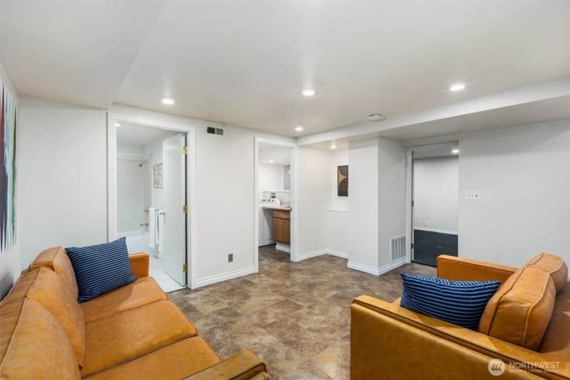 Property photo for 3205 25th Avenue W, Seattle photo 20