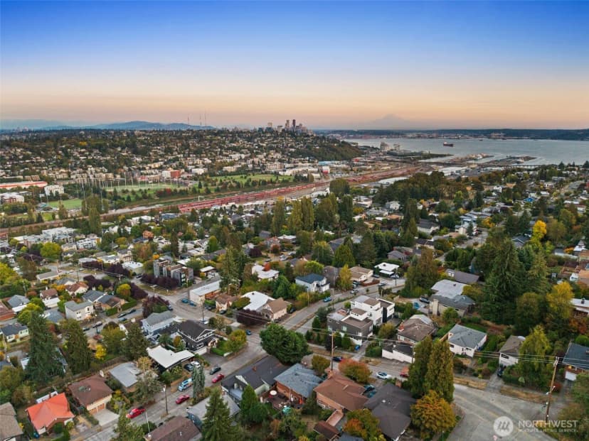 Property photo for 3205 25th Avenue W, Seattle photo 40