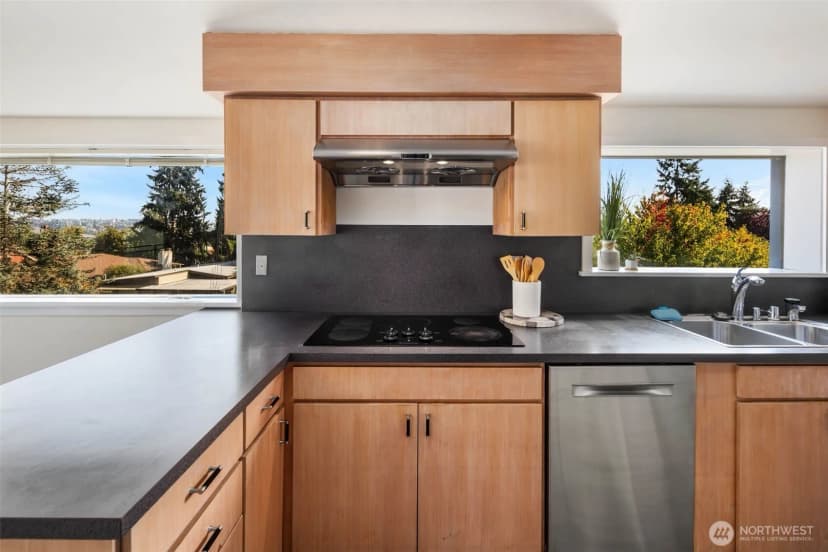 Property photo for 3205 25th Avenue W, Seattle photo 12