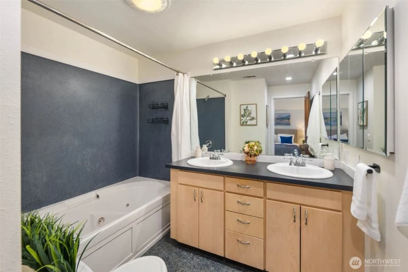 Property photo for 3205 25th Avenue W, Seattle photo 18
